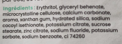 Photo de la liste d’ingrédients imprimée : dentifrice arôme menthe douce